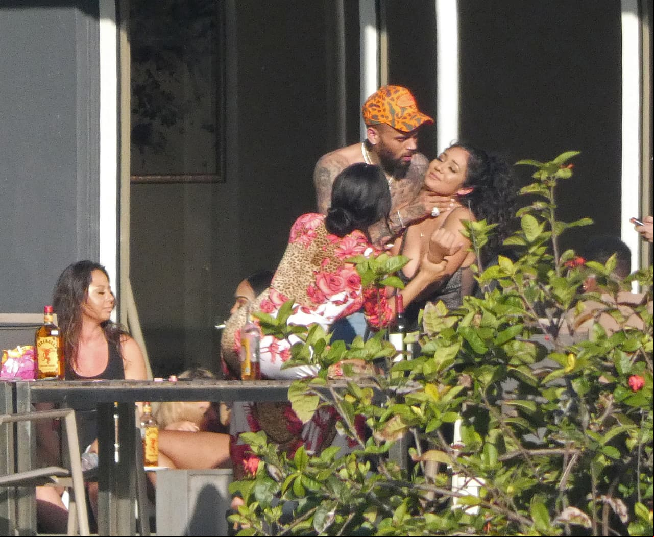Chris Brown fue captado por los paparazzi