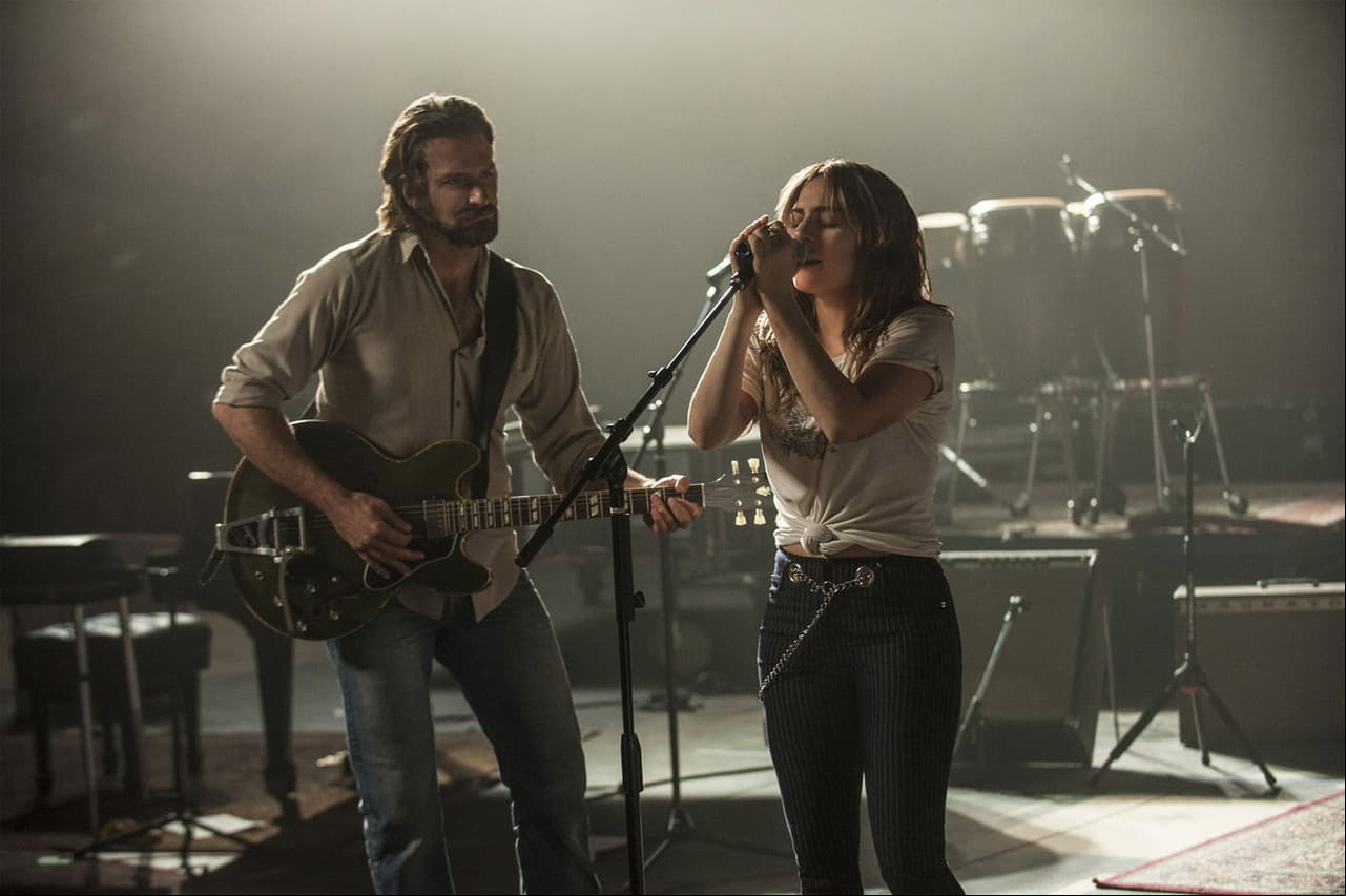 Lady Gaga y Bradley Cooper están tan enamorados que hasta cantan juntos