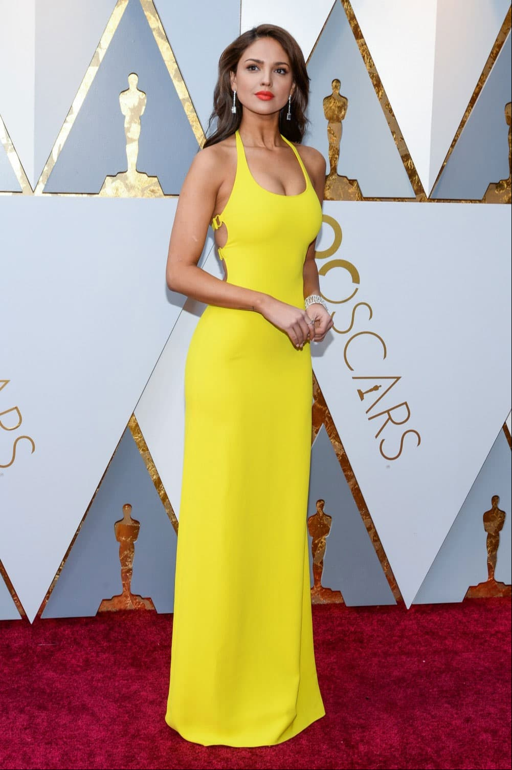 Esta no es la primera vez que la estrella mexicana da de qué hablar con un vestido que porta. En 2018, Eiza causó revuelo al llegar a la entrega del Oscar con un diseño de Ralph Lauren en color amarillo.