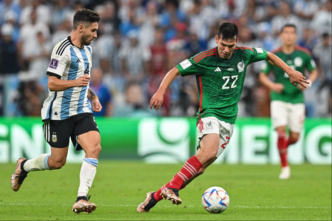 La Selección de Argentina sacó los tres puntos tres vencer a México por dos goles contra cero con las anotaciones de Messi y Fernández en el segundo tiempo con lo que se coloca en el segundo lugar del Grupo C y México cae al sótano.