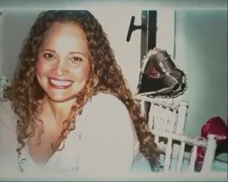 Erika Alcocer saltó a la fama en 2002 al ganar un reality de canto. Durante esta época, la cantante sufrió de sobrepeso, pero decidió dejar atrás esos kilos de más no solo por salud, sino porque no le gustaba cómo se veía. Así hace cinco años, decidió comenzar una drástica transformación física, por la que adelgazó poco más de 40 kilos.