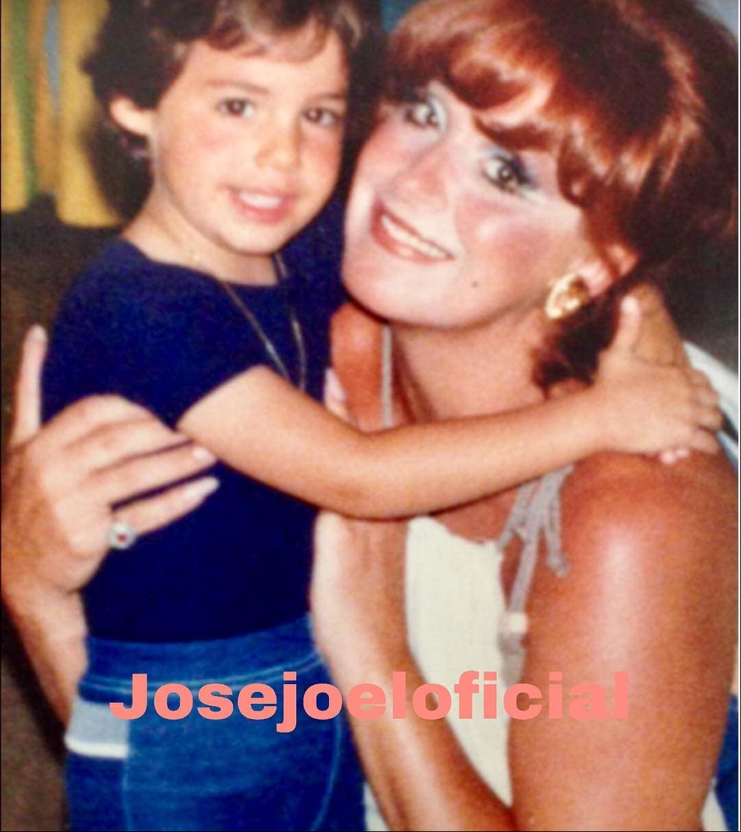 José José y Ana Elena Noreña, mejor conocida como Anel, se casaron en 1970. Tiempo después dieron la bienvenida a su primer hijo, José Joel, quien llegó al mundo el 27 de noviembre de 1975.