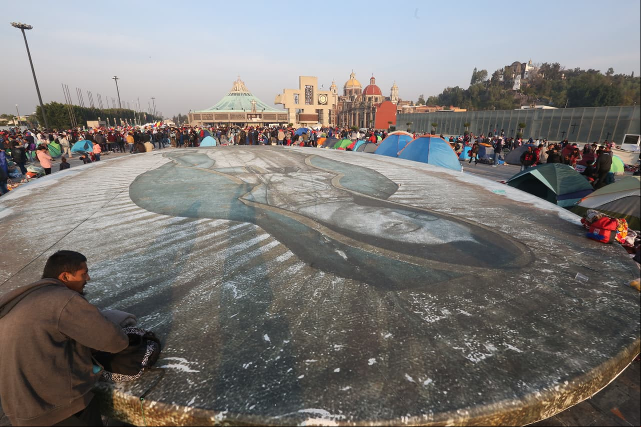 Además de la que se encuentra en México, la Virgen de Guadalupe cuenta con réplicas en la Catedral de San Patricio, en Nueva York; la Catedral de Notre-Dame, en París; la Basílica de San Pedro, en Roma; la Basílica de Santa María de la Esperanza, en España y la Catedral de Nuestra Señora de Los Ángeles, en California.