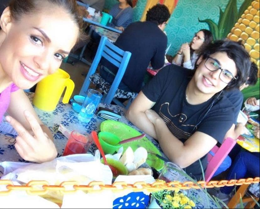 Sin duda, se puede ver la excelente relación que tiene Alma con su hijo y con la novia de él.