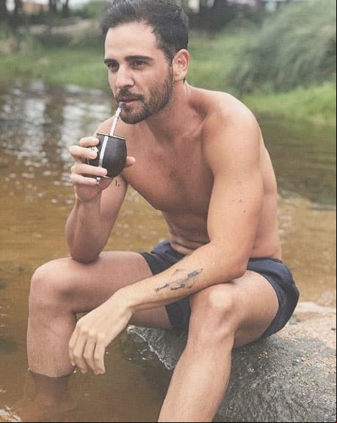 Después de esta experiencia, decidió vacacionar en México donde vio la oportunidad de audicionar para un reality show musical, quedando en el octavo lugar.