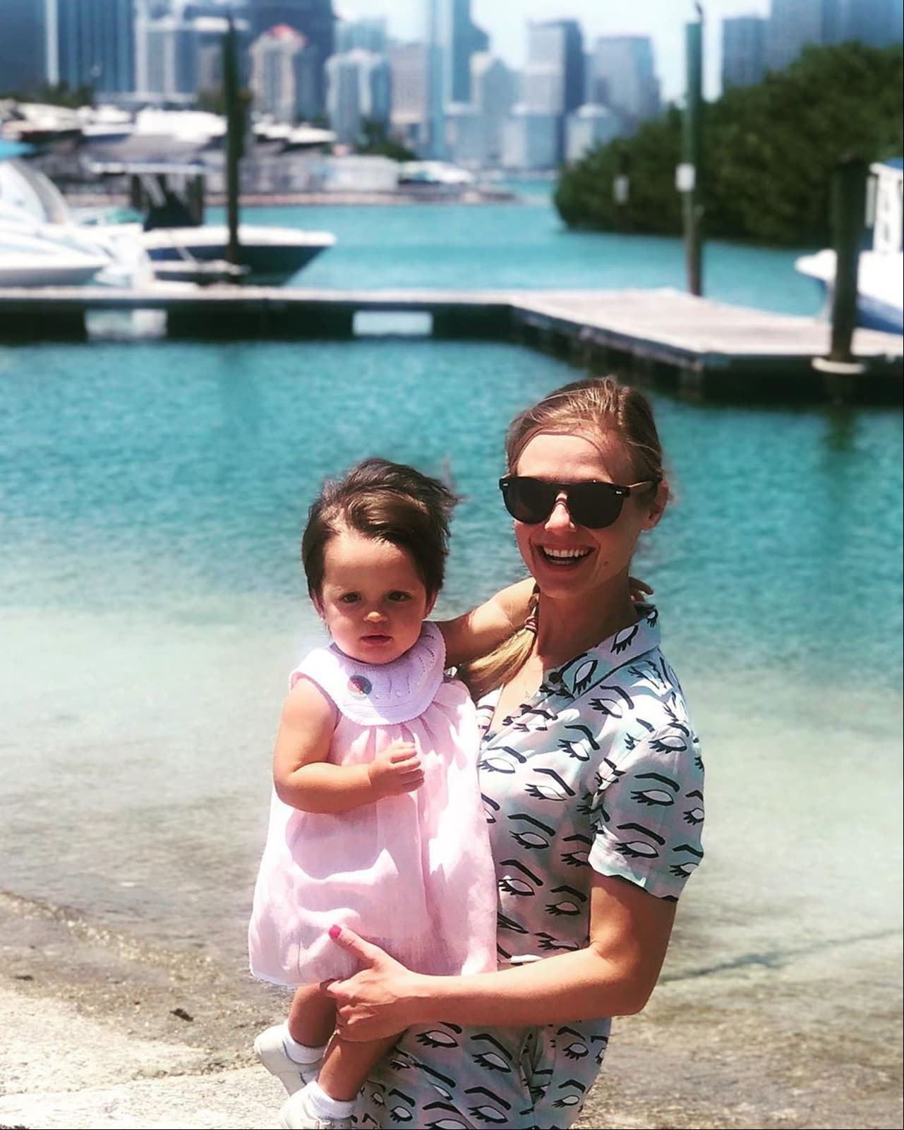 Ana Layevska le habla en ruso a su hija Masha