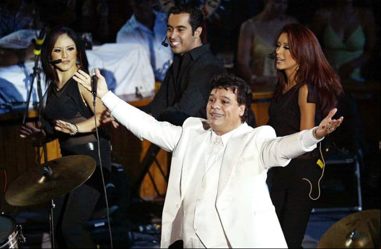 Ex trabajadores de Juan Gabriel exigen 60 millones de pesos al albacea