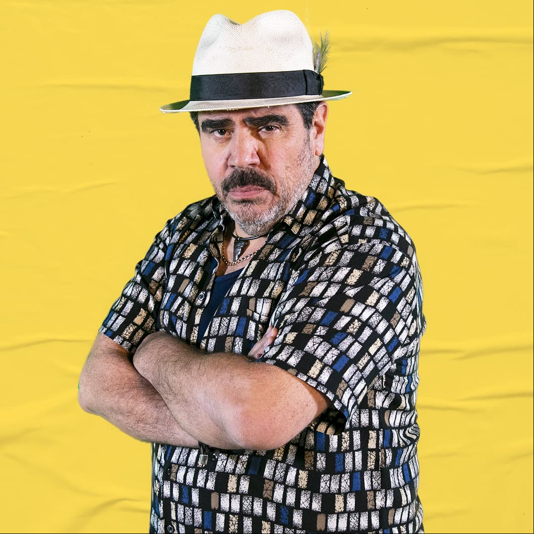 'Felix Cortés', mejor conocido como "El Bacalao", es un hombre machista y deshonesto. Es padre de 'Antonio' y 'Renata', y esposo de 'Luchita'. El actor Sergio Reynoso lo interpreta.