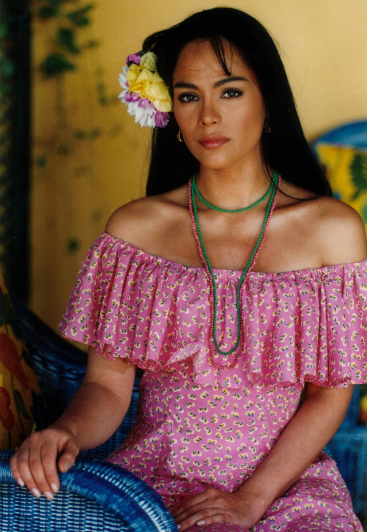 Rossana San Juan es una actriz mexicana oriunda de Acaponeta, Nayarit. En su trayectoria se encuentran más de 10 telenovelas y 15 películas.