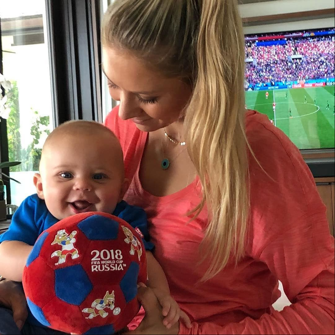 En junio de 2018, Anna subió una imagen en compañía de Nicholas mientras sostiene un balón con la mascota del Mundial de Rusia, mostrando lo mucho que había crecido el pequeño.