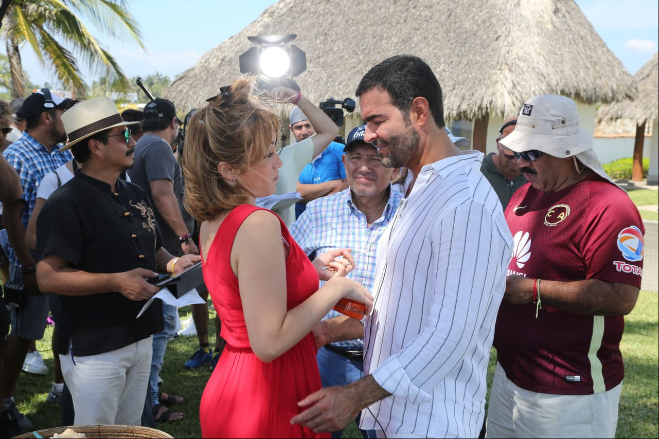 En fotos: Rodrigo le propone matrimonio a Ileana en 'Soltero con hijas'