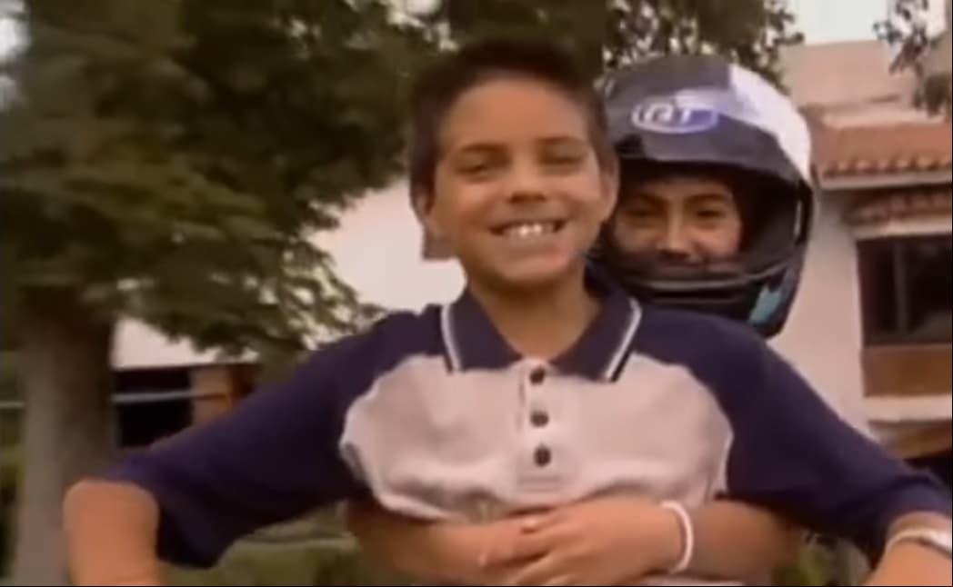 Un año después, el actor realizó dos capítulos de la icónica serie ‘Mujer, casos de la vida real’, incluso en uno trabajó con Andrea Legarreta.