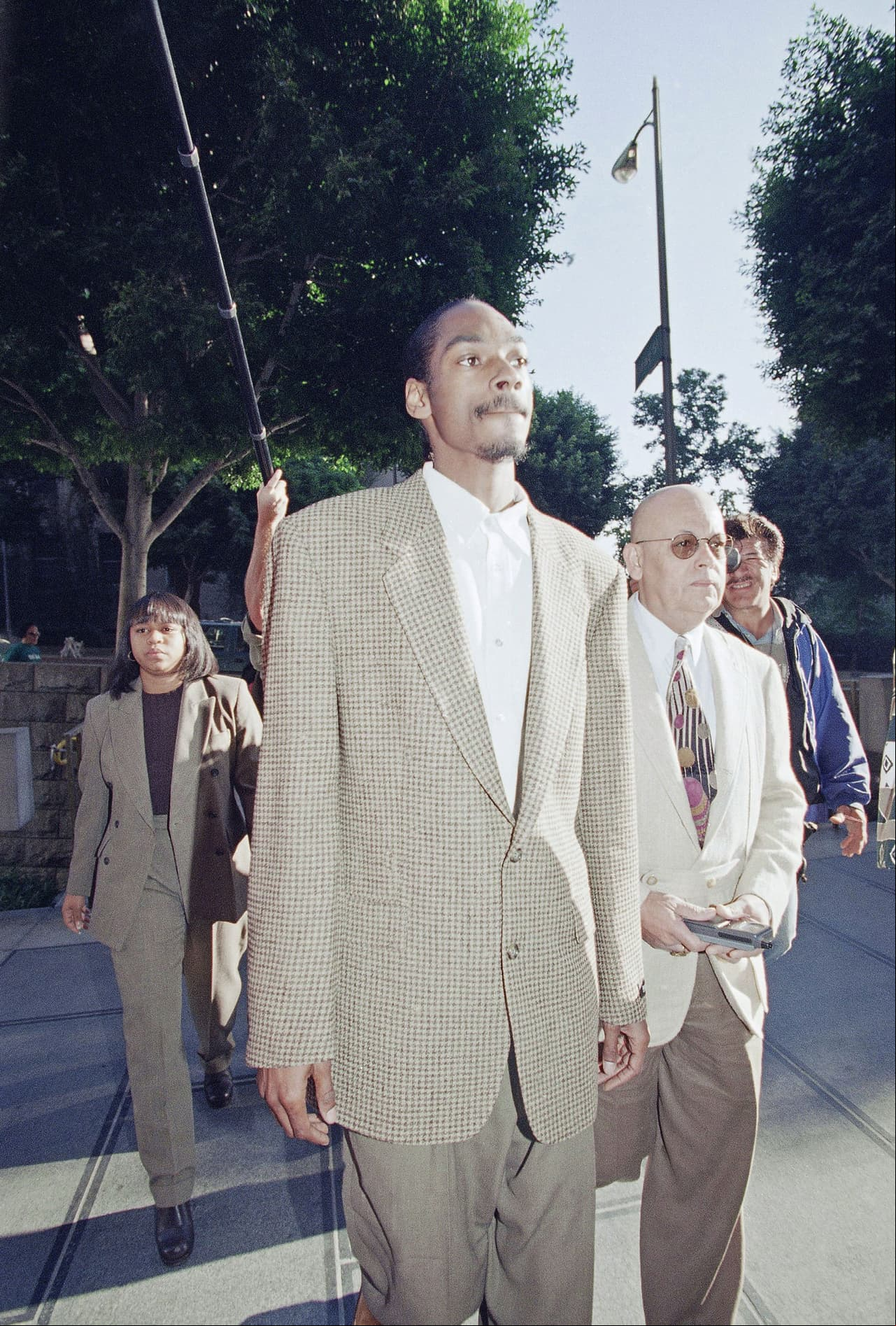En 1993, Snoop Dogg y su guardaespaldas fueron acusados de asesinar a Phillip Woldermarian, integrante de una pandilla rival.