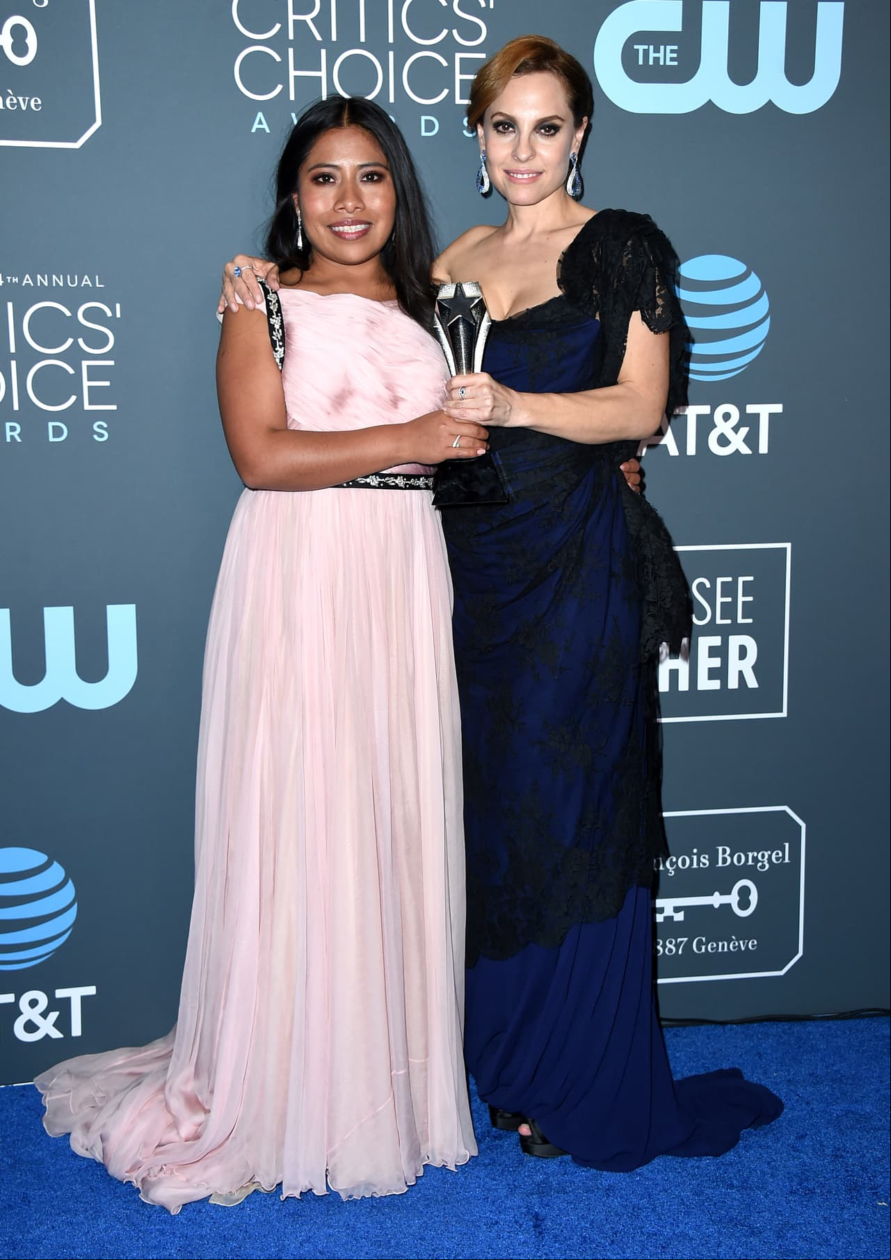 Roma, dirigida por Alfonso Cuarón se llevó cuatro galardones en la 24 entrega de los Critics’ Choice Awards
<b> </b>2019: mejor película, mejor director, mejor fotografía y mejor película en idioma extranjero.