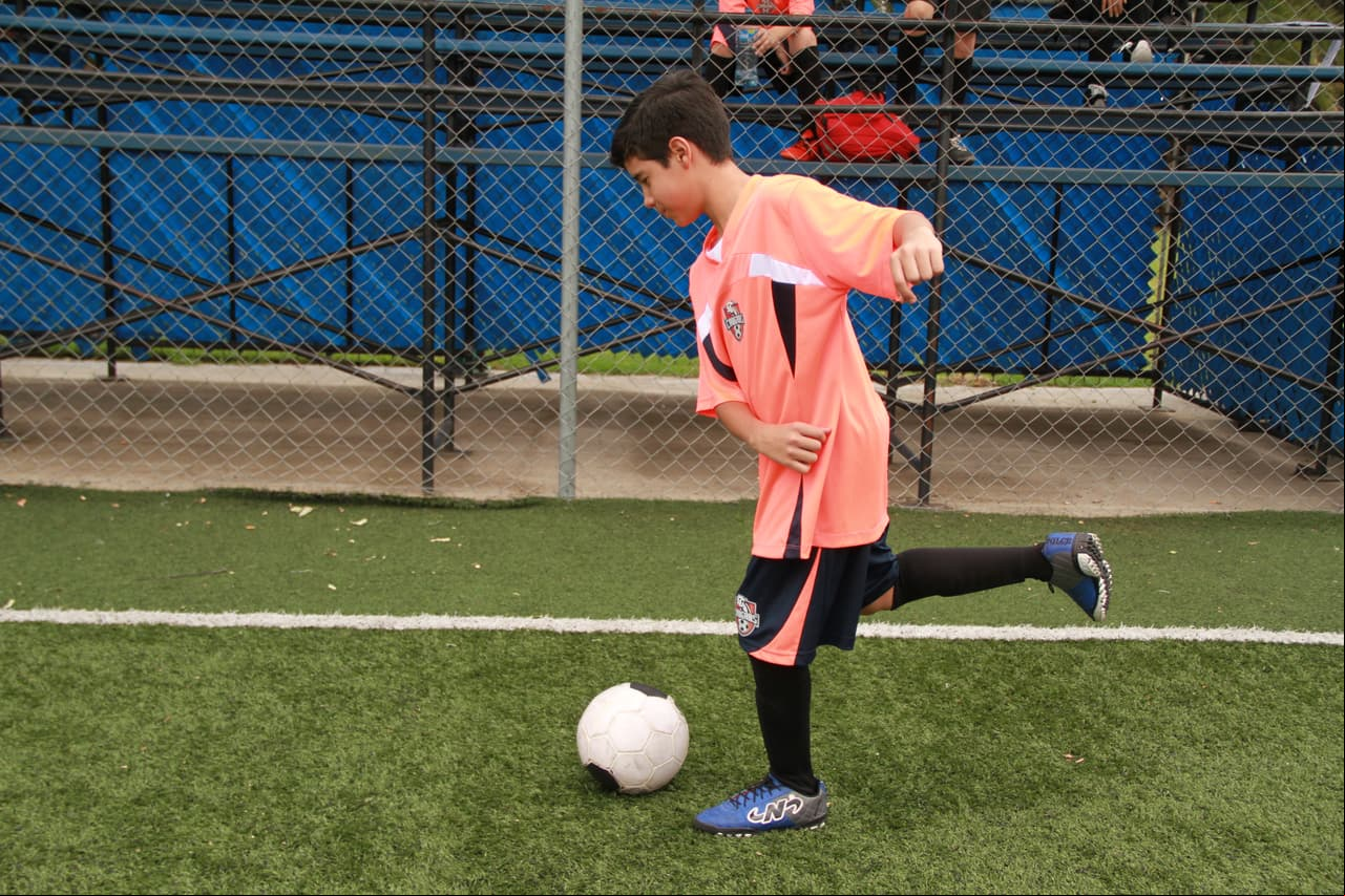 Eduardo Minett protagoniza el dicho futbolista "No hay hijo como su padre, ni padre como su hijo".