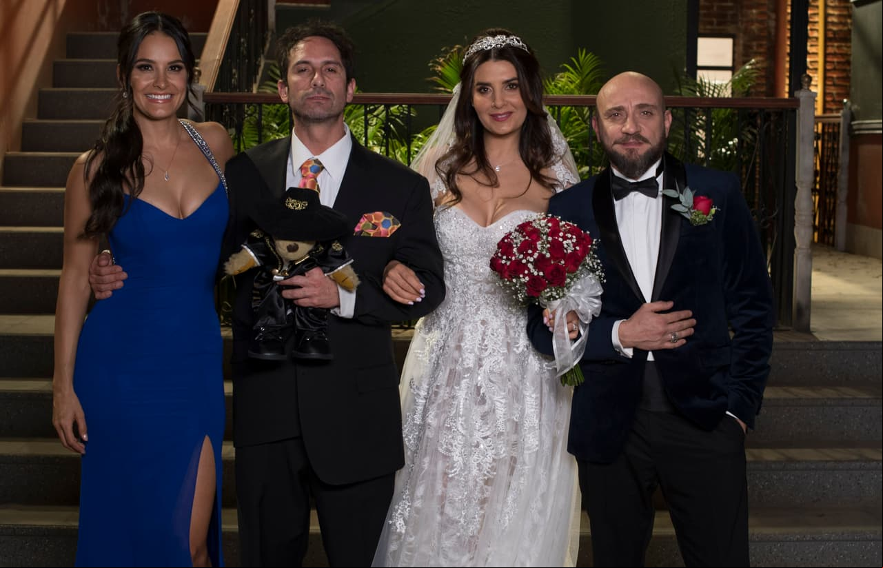 Te presentamos algunas de las fotos que se quedarán para el recuerdo de la boda de esta gran pareja en 'Vecinos'.