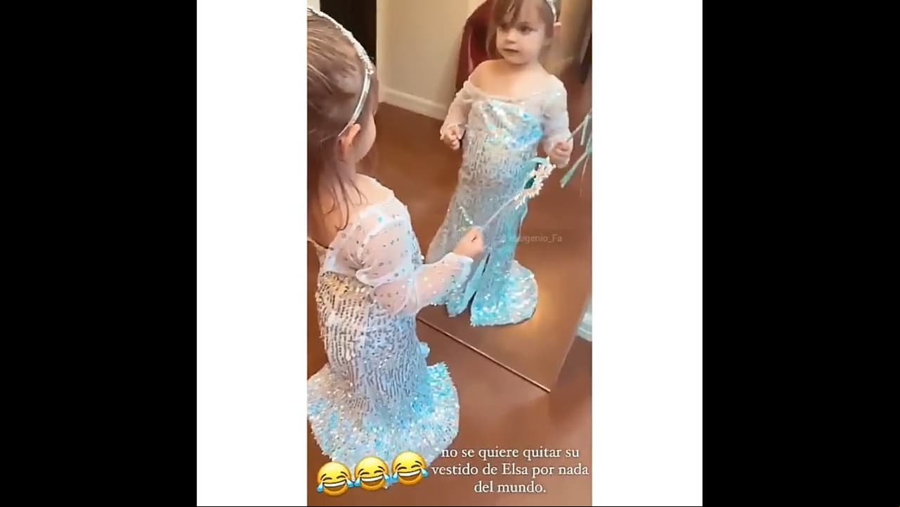 No es la primera ocasión que Kailani impacta por su tamaño y largo cabello, ya sea tocando el piano, junto a su papá Mauricio Ochmann, disfrazada como una princesa de Disney o intentándose pintarse como su mamá, es evidente que la más pequeña de la familia Derbez ya comenzó a dar el famoso ‘estirón’.