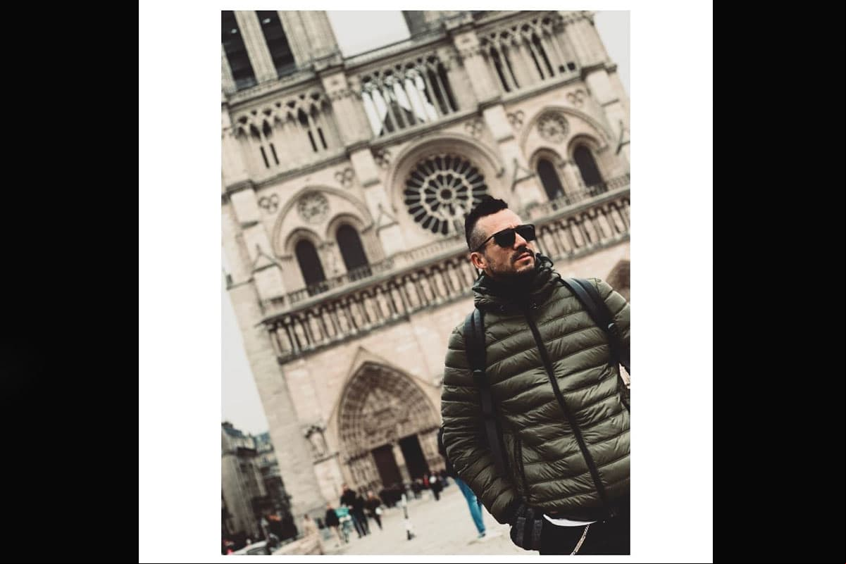 En tanto que José Ron hizo lo mismo, con una imagen donde escribió “Notre Dame”, junto a un corazón roto, un emoji triste y las manos juntas.