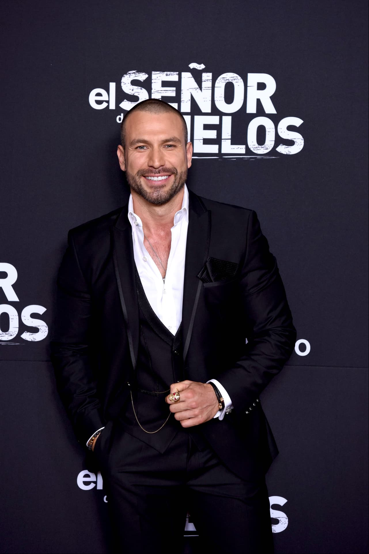 Rafael Amaya estrena romance con actriz de El Señor de los Cielos; ella lo revela por error