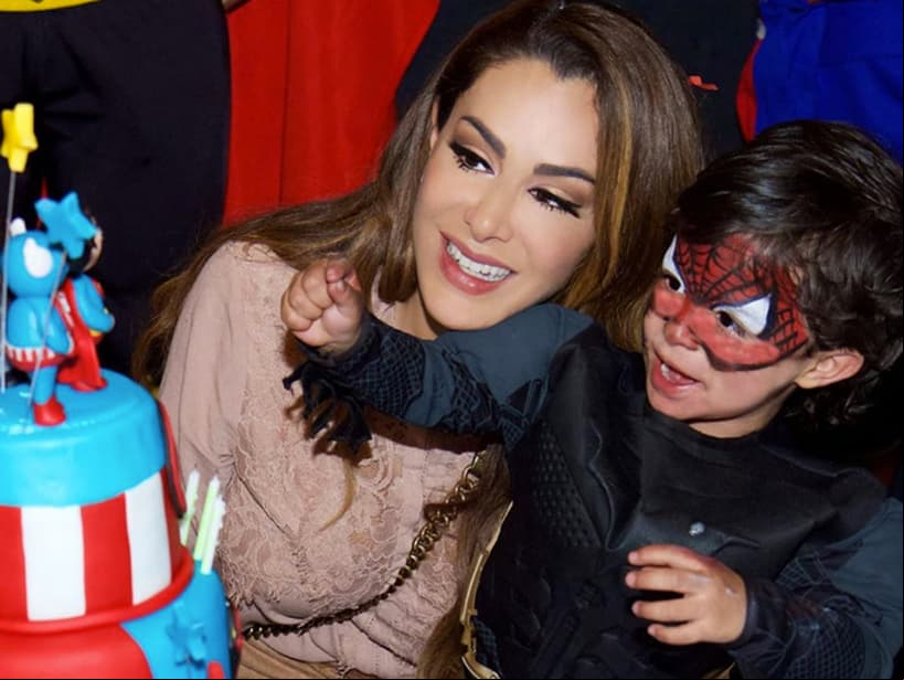 El lunes 18 de mayo, Ninel ofreció otra entrevista al programa 'Un nuevo día' para hablar del comportamiento de Medina. “Decía que yo estaba rodeada de gays, que era la reina de los gays, que mi hijo no podía estar cerca de los gays porque le iban a volver gay y que lo iban a violar. (...) Giovanni odio a los gays, tiene fobia con los gays”, dijo.