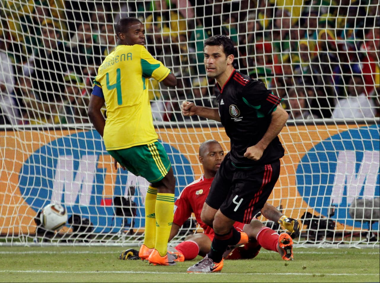 <b>A una década del Mundial en Sudáfrica</b>
<br>- Todo esto tuvo un propósito, el principal, resaltar lo que ha ocurrido con el Tri en jornadas inaugurales de Copas Mundiales, tras poseer la marca de mayor cantidad de juegos de esa índole. 
<br>- Por otra parte, recordar que 11 de junio, es decir, un día como hoy, pero del 2010, Sudáfrica y México disputaron el primer juego de aquella justa en el Soccer City de Johannesburgo.
<br>- El resultado acabó empatado a un gol, con anotaciones de Tshabalala (55’) y Rafael Márquez (79’).