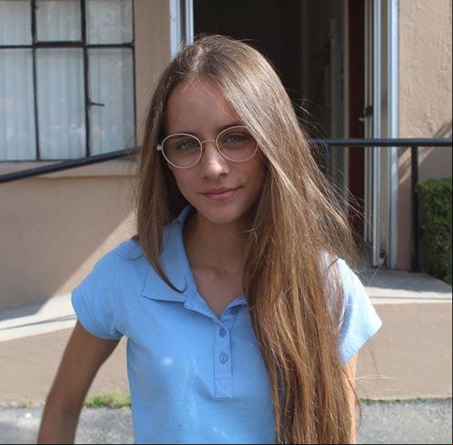 Azul Guaita interpreta a 'Camila Paz Contreras', la sobrina más grande de 'Nicolás'. Guaita hizo su debut en la pantalla chica en ‘Mi marido tiene más familia’, en 2018.
