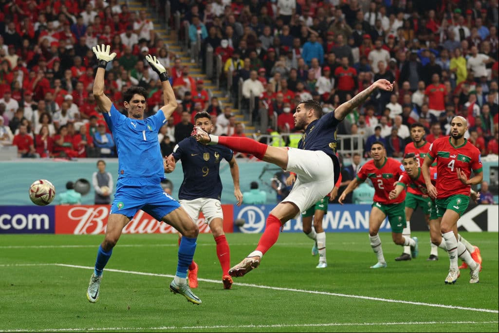 Francia eliminó a Marruecos en semifinales del Mundial de Qatar 2022, gracias a los goles de Theo Hernández en el minuto 5 y de Randal Kolo Muani en el 79, y jugará la final del domingo frente a Argentina en el estadio de Lusail.