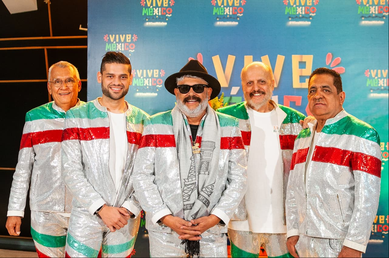 Su Majestad Mi Banda el Mexicano de Casimiro llegará a este evento especial para llenar de alegría con su propuesta musical de tecnocumbia y tecnobanda. Entre sus éxitos más destacados se encuentran: “Mambo Lupita”, “Acaramelao” y “El Camaleón”.