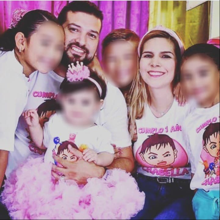 El nacimiento de la pequeña Isabella ocurrió casi un año después de la muerte de Karla Luna, quien falleció a causa de cáncer en la matriz. Hasta el día de hoy, Américo Garza enfrenta una disputa legal con la familia de la ‘Lavandera Morena’ a causa de que, desde 2018, no les permite ver a Sara Valentina y Nina Victoria, las hijas que la comediante tuvo con él.
