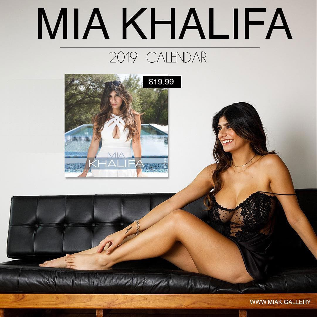 “¡Mi celulitis y yo queremos ofrecerte el calendario 2019 con casi un 50% de descuento”, escribió Mia Khalifa en Instagram junto a una imagen en la que aparece en lencería presumiendo sus piernas sin retoques.