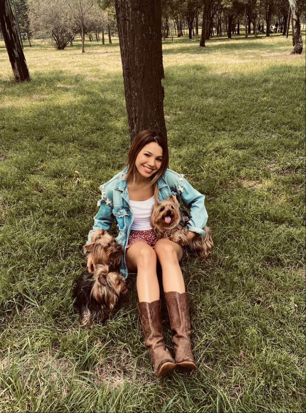Asimismo, la joven es una apasionada de los animales y en su perfil social se pueden observar diversas fotografías junto algunos perros.