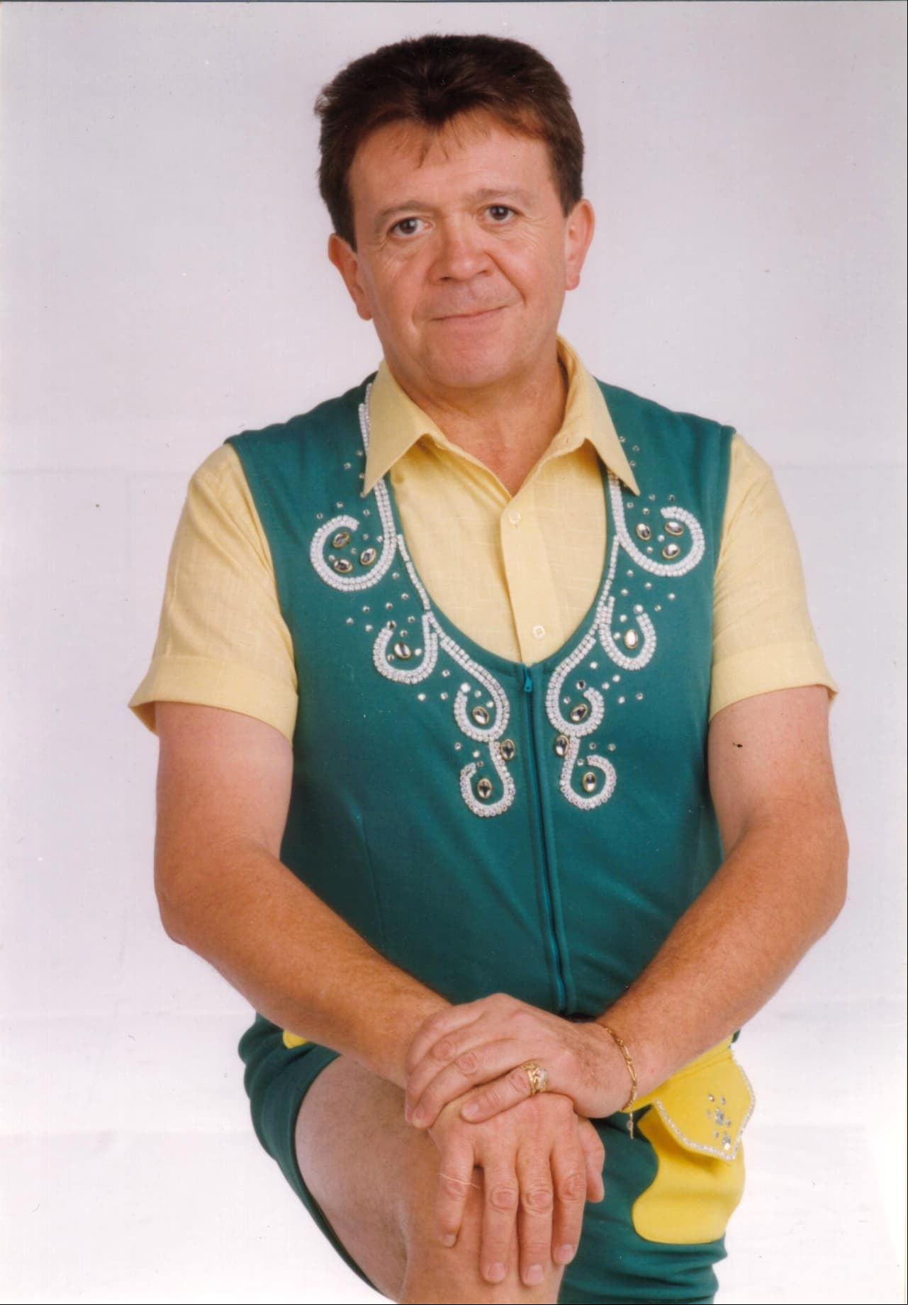 ‘En Familia con Chabelo’ llegó a su fin el 20 de diciembre de 2015, luego de dos mil 463 emisiones al aire. Gracias a ser el programa más longevo de la historia en la televisión mexicana, Xavier López fue acreedor a dos Record Guinness: el primero por la trayectoria como productor de un programa infantil y el segundo, por el mayor tiempo interpretando a un personaje.