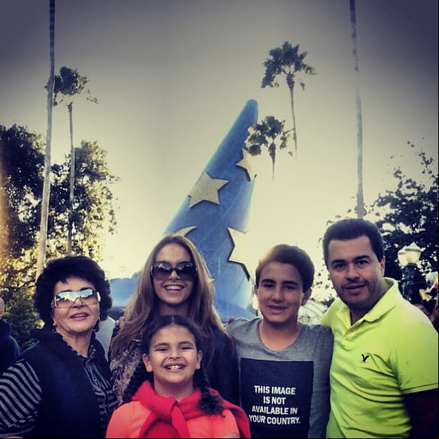 Aunque Lucero y Mijares son figuras públicas, desean que sus hijos lleven una vida lo más normal posible.