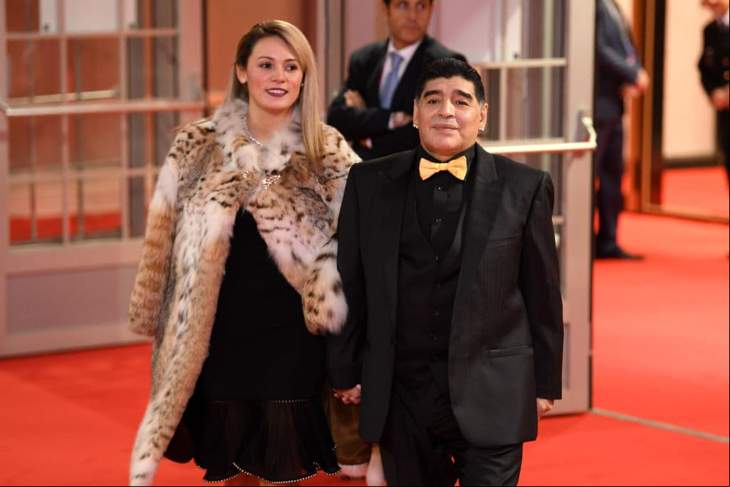 Rocío Oliva se convirtió en la última relación formal de ‘El Diez’. Aunque la pareja tenía planes de llegar al altar, hace poco la también futbolista reveló a ‘Pampita Online’ que fueron las constantes crisis de pareja lo que la hicieron truncar la boda y concluir su compromiso con el exjugador definitivamente en 2018.