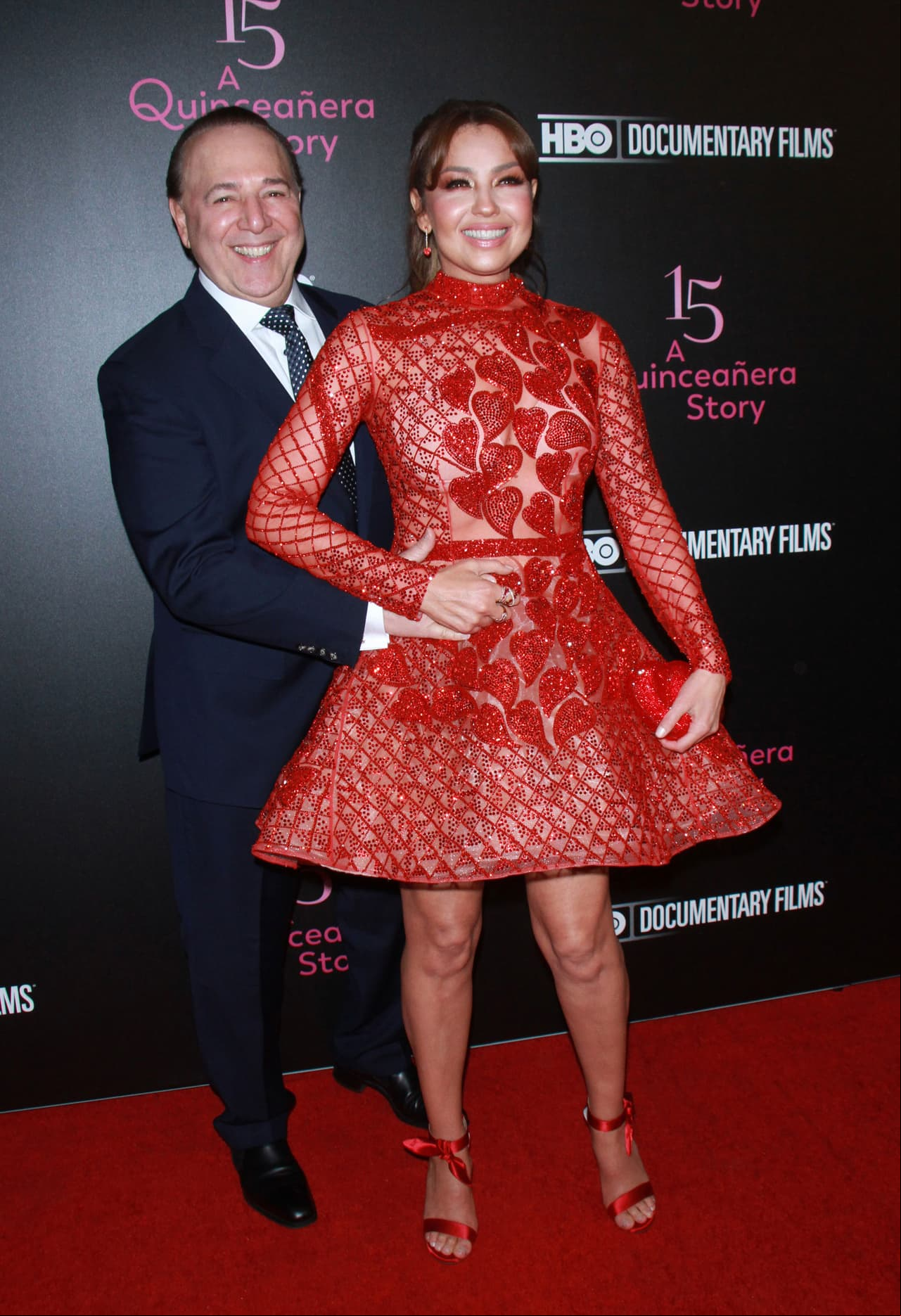 Tommy Mottola y Thalía en la presentación de ’15: A Quinceañera Story’