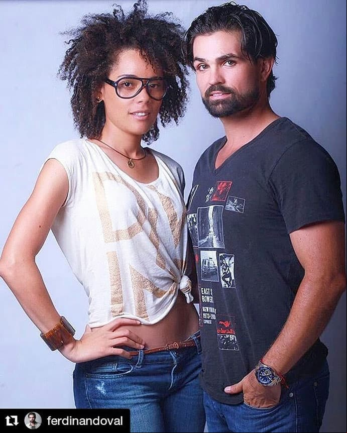 Brenda conoció a Ferdinando gracias a su hermana. “La primera vez que entré a Televisa mi hermana me invitó, también es actriz, y me lo presentó, era amigo de mi hermana”, reveló en una transmisión en vivo.