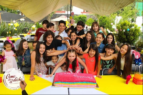 ¡Fernanda Sasse festeja cumple con albercada al estilo Como dice el dicho!