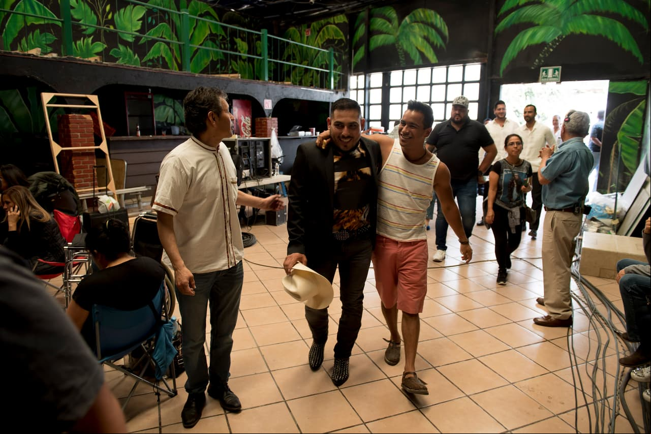 Octavio dio la bienvenida a Espinoza Paz, todos se encontraban ansiosos por escucharlo.