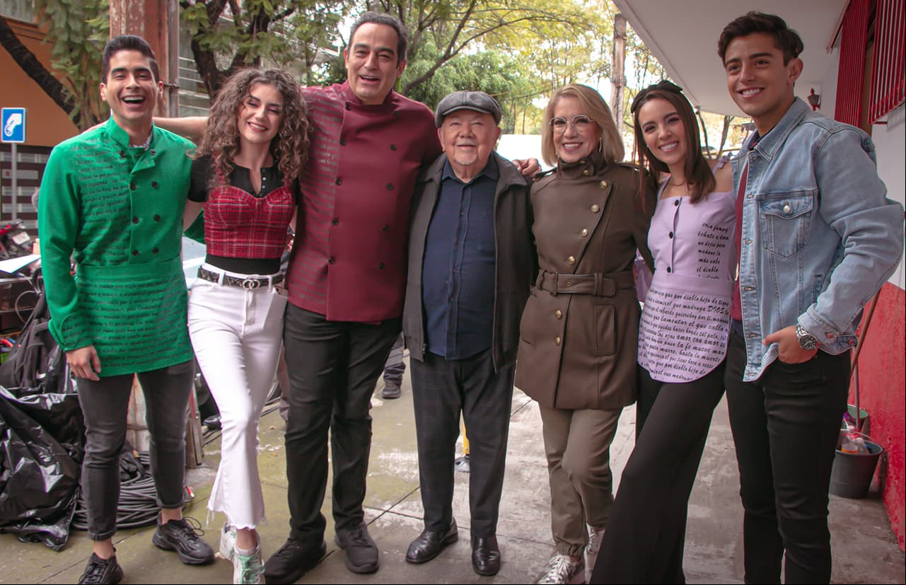 Pepe Valdivieso, Bianca de Souza, Omar Fierro, Nuria Gil y Alex Padilla también acompañaron a Don Sergio en su celebración.