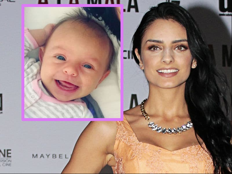 Aislinn Derbez derrite las redes sociales con foto familiar