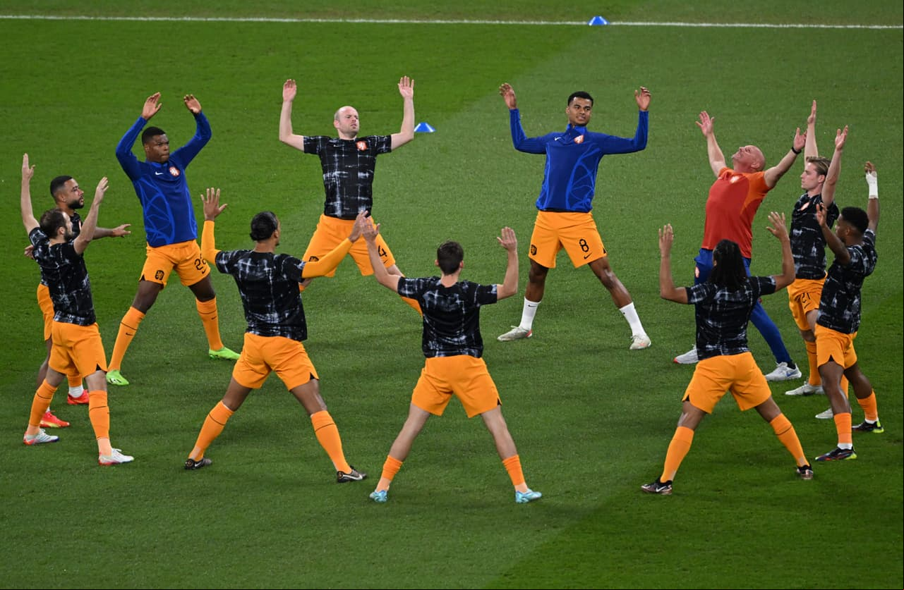 Países Bajos 3-1 Estados Unidos: Dumfries repartió par de asistencias y anotó un gol para sellar el boleto a los Cuartos de Final para la Oranje.