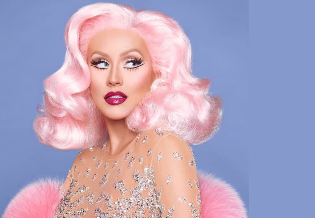 Christina Aguilera posa completamente al natural