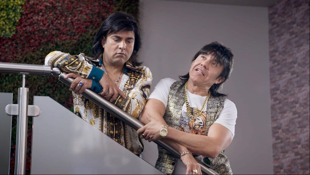 La primera vez que apareció ‘El Vítor’ en la televisión abierta mexicana fue durante el programa de comedia ‘La Hora Pico’, desde ese momento, su popular tuvo gran impacto que lo llevó a tener su propia serie junto con ‘Albertano’, ‘Nosotros los Guapos’.