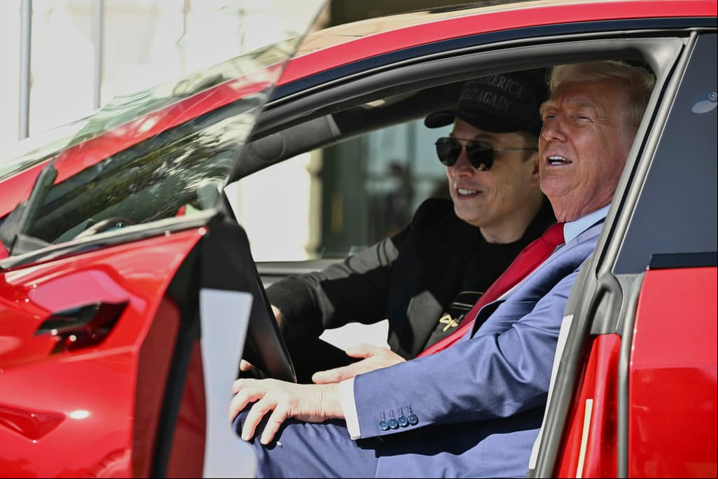 La pelea Trump-Musk el día siguiente: el presidente no quiere hablar con su exasesor y venderá el Tesla que le compró