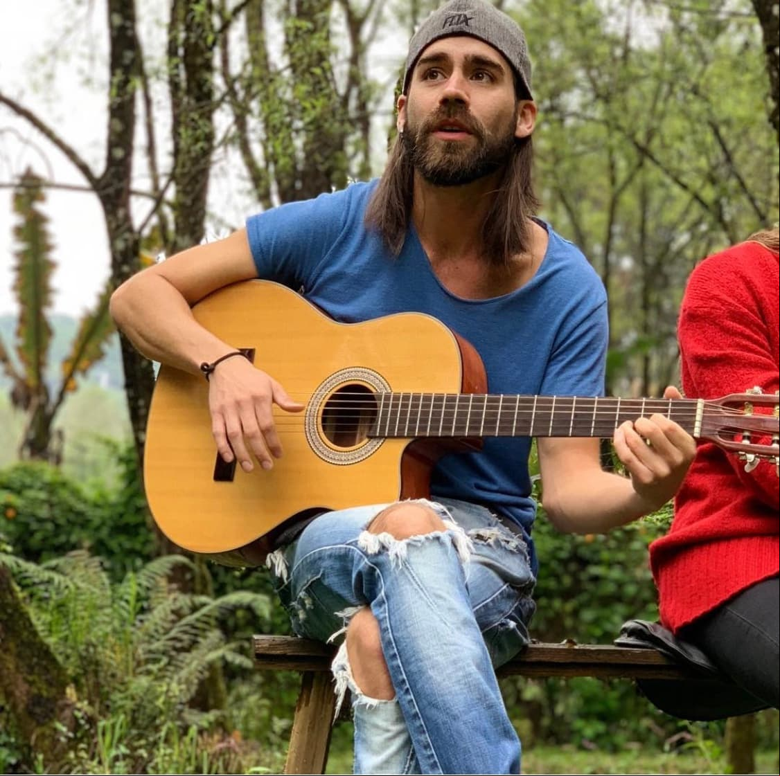 Además, Daniel es un músico que ha luchado por compartir su proyecto con el público. En 2018 obtuvo un personaje dentro de una producción televisiva que le permitió mostrar su talento, pues su papel era un reguetonero.