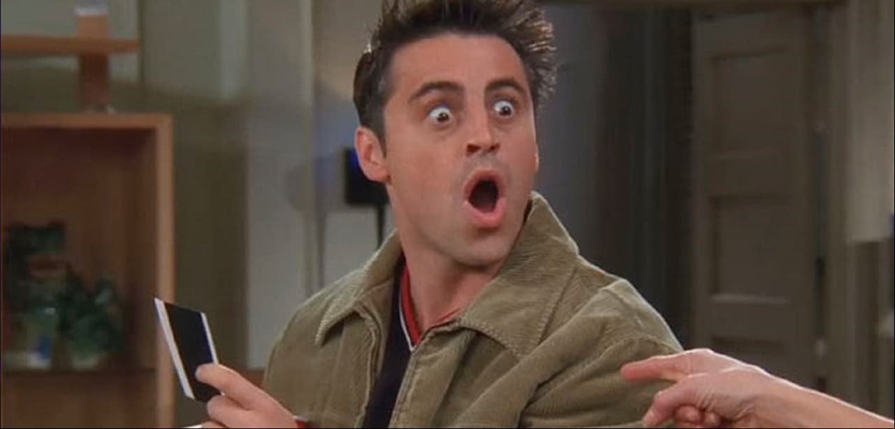 Aunque no fue la primera voz que tuvo 'Joey' de la serie 'Friends', en la página oficial de Mendoza, aparece el crédito de segunda voz.