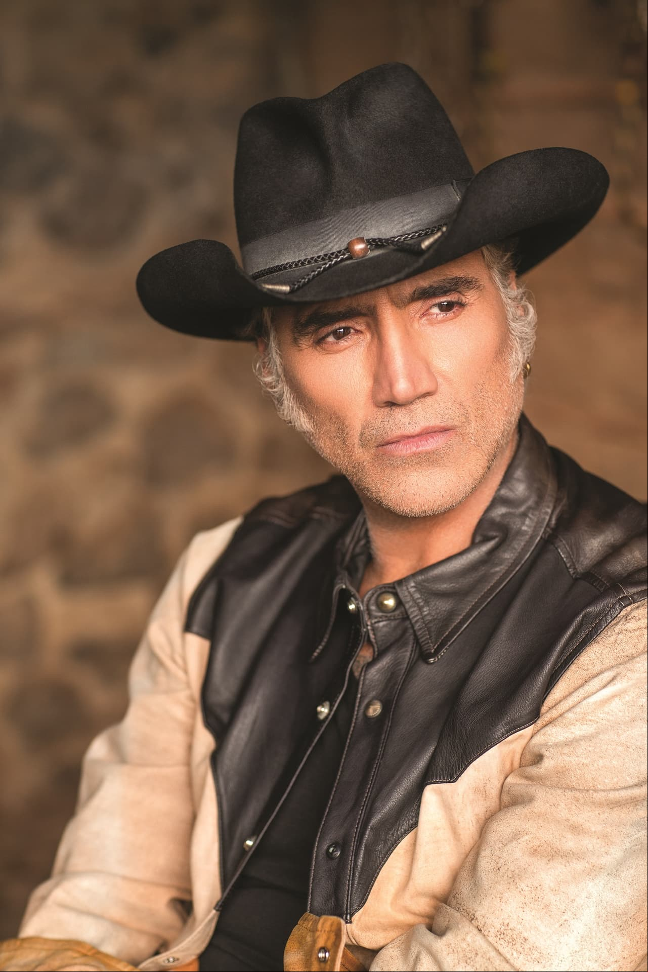 Alejandro Fernández inauguró 'Se Agradece' con emotivo tributo a Joan Sebastian