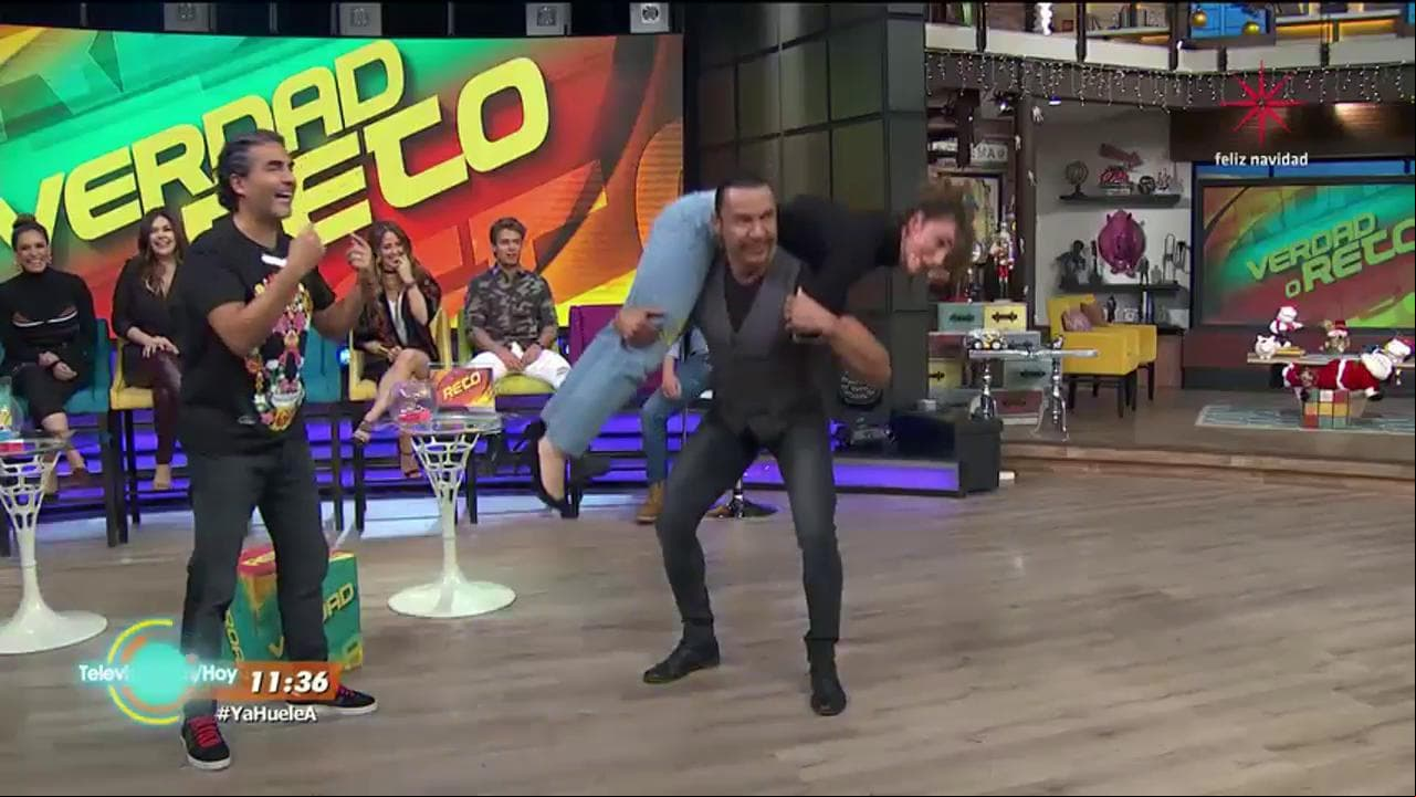 Latin Lover hace las mejores sentadillas con...Natalia encima