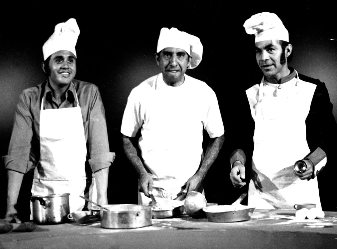 Fue bautizado por sus amigos como ‘Loco’ en el año de 1955, tuvo su primera oportunidad estelar en el programa de televisión ‘Variedades del mediodía’ por su gran capacidad para improvisar y hacer reír a la gente sin necesidad de guion.