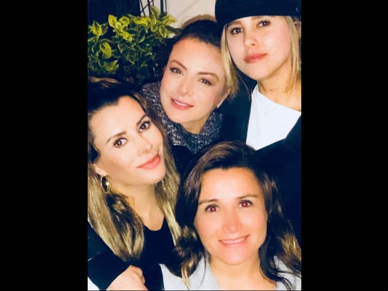 La reunión fue en la obra de teatro que acutalmente realiza Silvia Navarro
